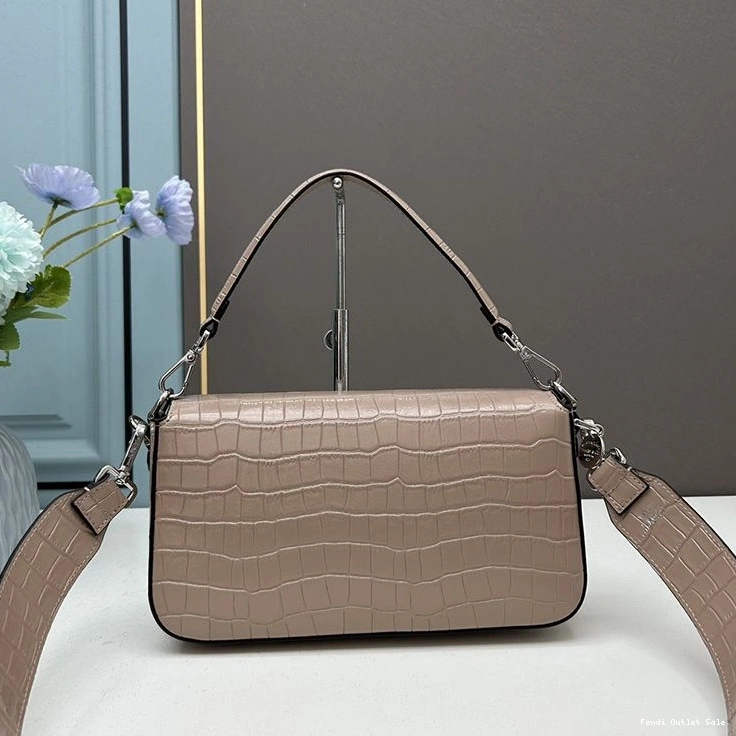 Cheap Re-Edition Bag Medium Baguette Leather In Crocodile Apricot Fendi 0823